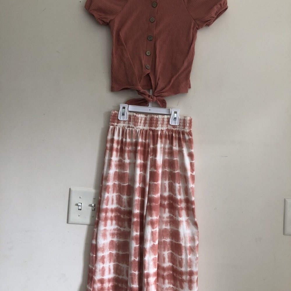 Beautees girls Top and Capris outfit size (7/8) Coral and white